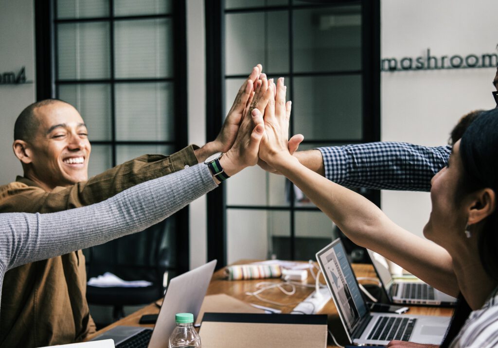 The Best (and Worst) Ways to Highlight Company Culture on Social Media