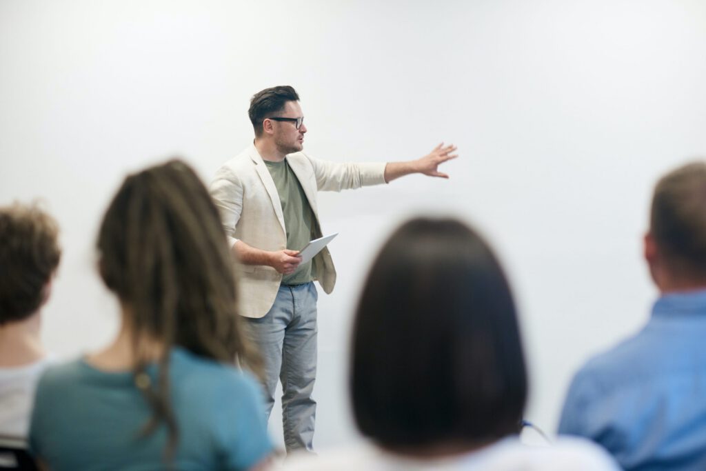 3 ways leaders can hold engaging presentations in a hybrid setting